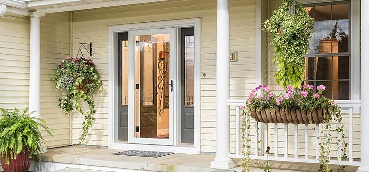 screen door installation in Lynwood